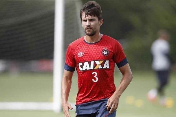 Paulo André, zagueiro, foi para o Atlético-PR
