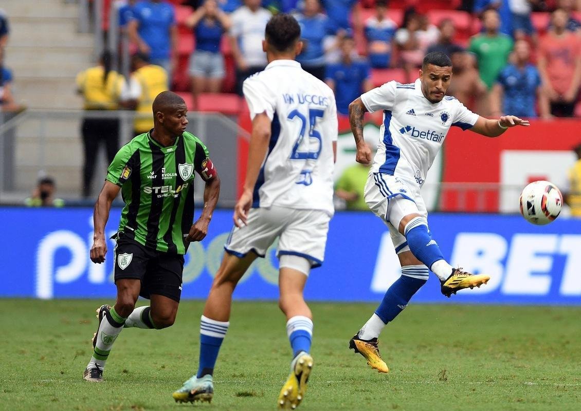 Fotos do jogo entre Amrica e Cruzeiro, pela 3 rodada do Mineiro, no estdio Man Garrincha, em Braslia