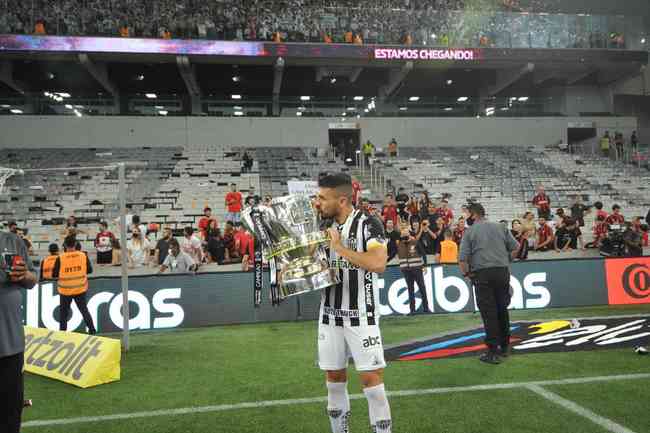 Atlético ergue a taça e festeja bi da Copa do Brasil