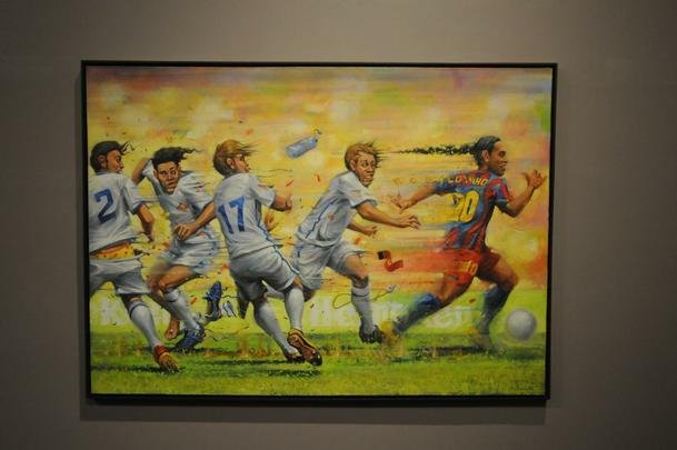 Ronaldinho Gacho lanou nesta tera-feira, no Mineiro, a exposio 'Fragmentos de um gacho', do artista Camaleo; astro ainda entrou para a Calada da Fama do estdio, em Belo Horizonte.