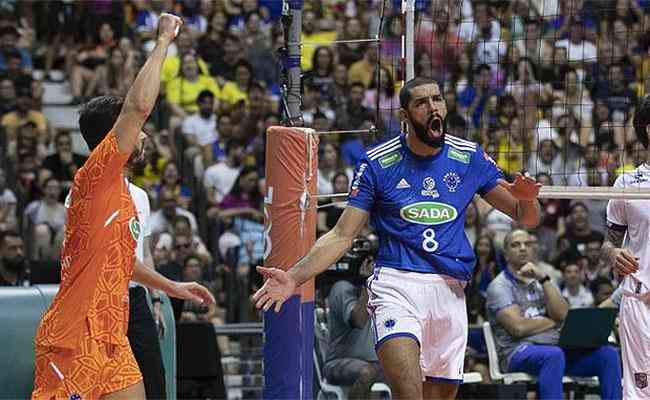 Jogadores do Cruzeiro comemorando na deciso contra o Minas