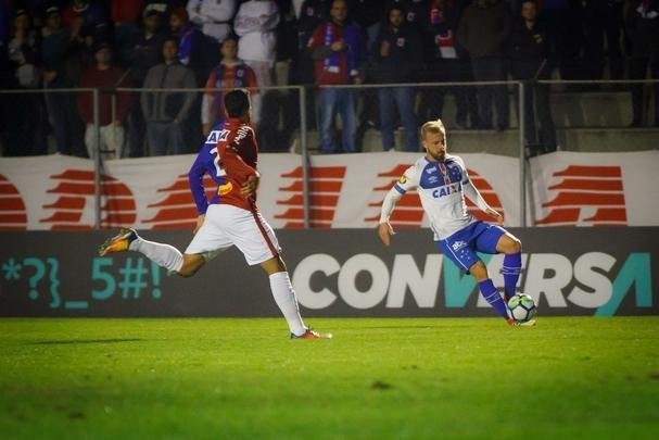 Fotos de Paraná x Cruzeiro, na Vila Capanema, em Curitiba, pela 12ª rodada do Campeonato Brasileiro