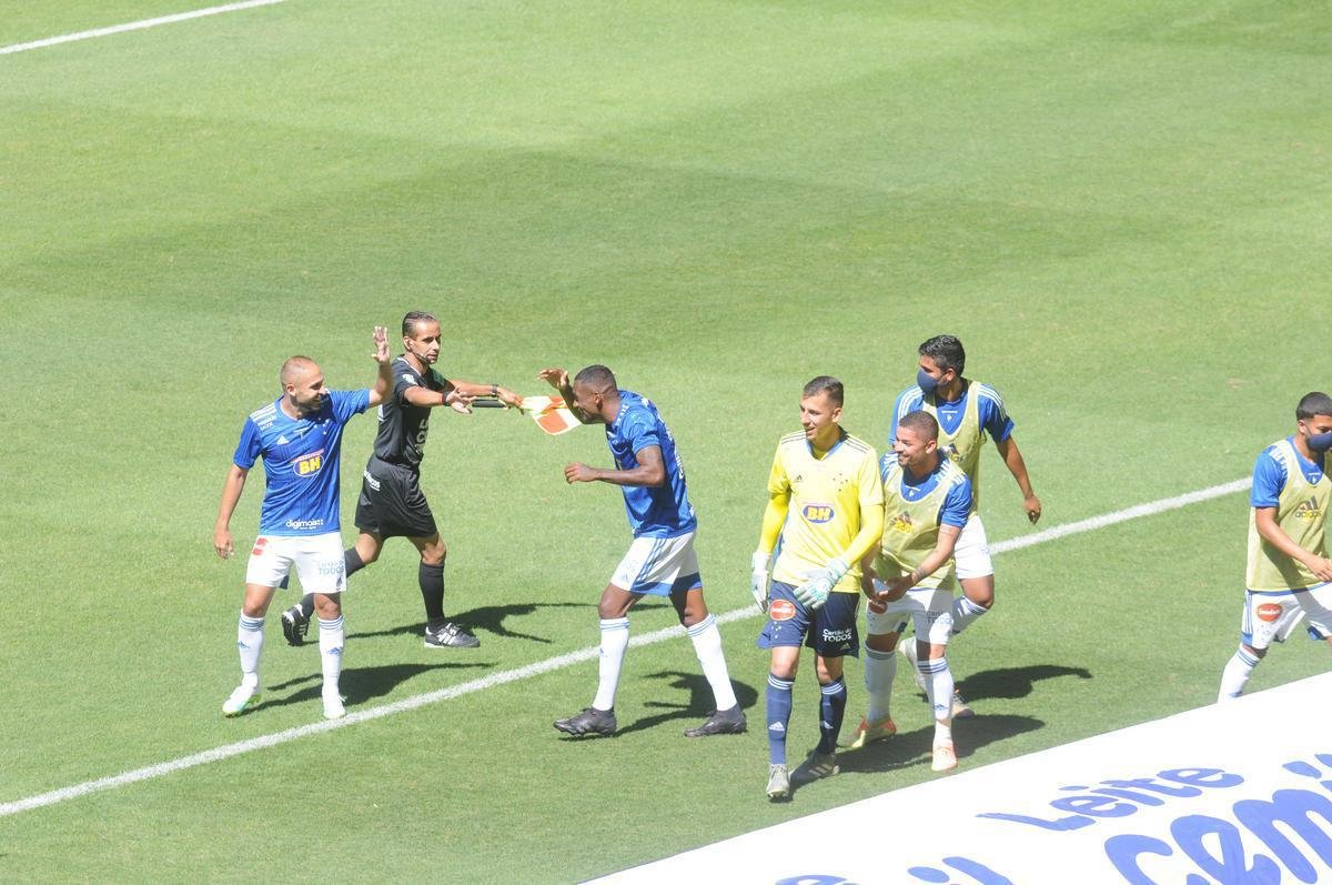 Na retomada do Campeonato Mineiro, Cruzeiro e URT se enfrentaram no Mineiro