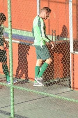 Depois de reunio com elenco e diretoria, Adilson Batista observou treino comandado por Drubscky no Amrica