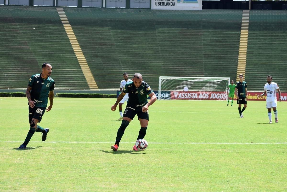 Uberlândia e América se enfrentaram nesta quinta-feira (1), em partida válida pela 6ª rodada do Campeonato Mineiro. Sob forte calor, as equipes duelaram no Parque do Sabiá, em Uberlândia, no Triângulo Mineiro.