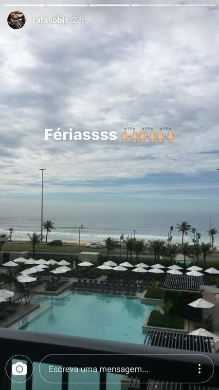 Atacante Rafael Sobis escolheu uma pousada de frente para a praia para descansar