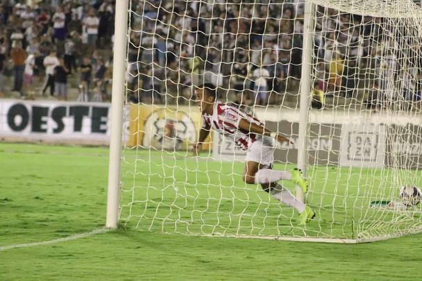 4º rodada - 18 de maio
Treze 0x1 Náutico - Começo da Era Dal Pozzo
Após estrear no comando do Náutico classificando o time na seletiva da Copa do Nordeste, diante do Campinense, o técnico Gilmar Dal Pozzo dava o seu primeiro passo à frente do time na Série C também contra um paraibano. E tendo o atacante Matheus Carvalho como principal surpresa (não atuava como titular há quatro meses), o alvirrubro se recuperou na competição. Com o gol da vitória sendo marcado justamente por Matheus Carvalho.