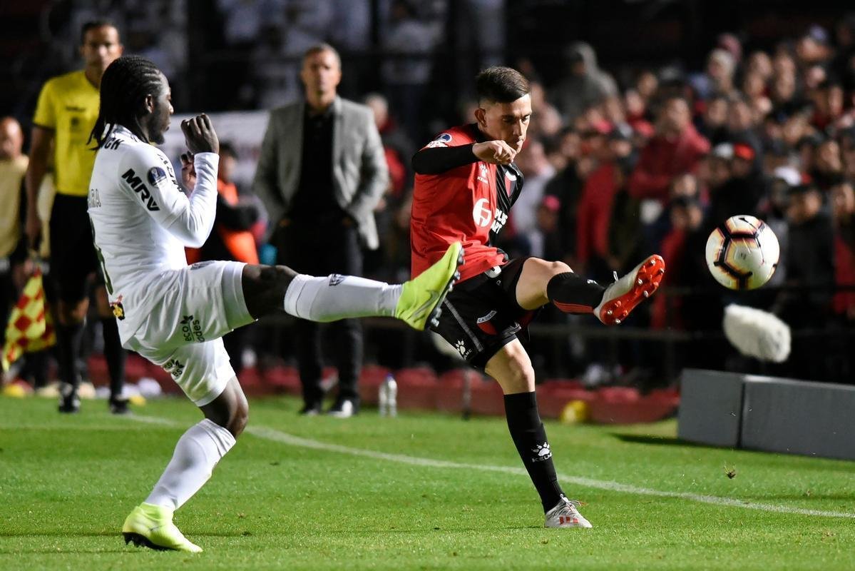 No segundo tempo, Coln virou com gols de Wilson Morelo e Luiz Pulga Rodrguez