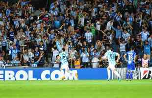 No segundo tempo, Lautaro Martnez marcou o terceiro dele no jogo, Robinho fez de falta para o Cruzeiro e Solari deu nmeros finais ao placar: Racing 4 x 2 Cruzeiro