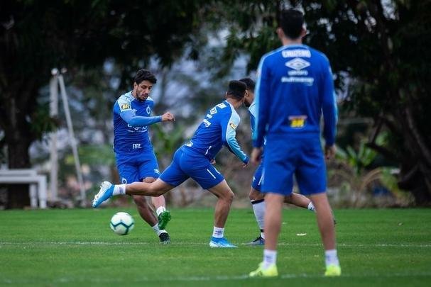 Fotos do treino do Cruzeiro na Toca da Raposa II. Time enfrenta o Internacional, nesta quarta-feira, às 21h30, no Mineirão, pela semifinal da Copa do Brasil. Mano Menezes pode apresentar novidades na escalação diante dos gaúchos.