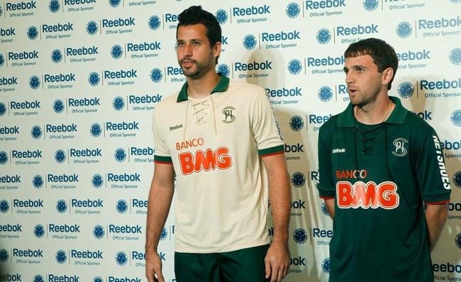 Em 2011, Cruzeiro e Reebok tambm lanaram uniforme verde em homenagem ao Palestra Itlia.