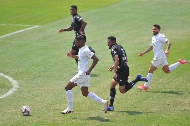 Cruzeiro e Ponte Preta se enfrentaram numa manh de forte calor em Sete Lagoas