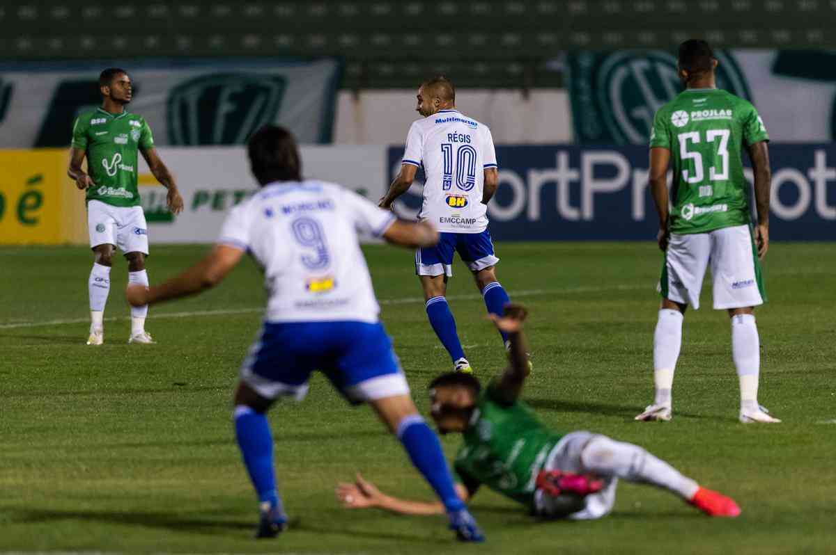 Fotos do jogo entre Guarani e Cruzeiro no Estdio Brinco de Ouro da Princesa, em Campinas, pela segunda rodada da Srie B