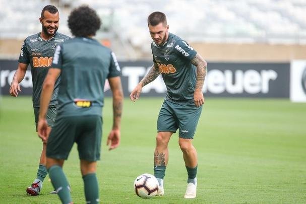 Levir Culpi comanda treino no Mineirão antes da estreia no Grupo E da Libertadores