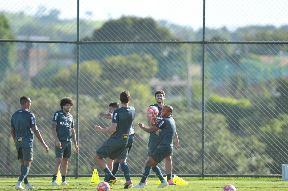 No dia da apresentao de Rver, outro zagueiro tambm chamou ateno: Igor Rabello, que foi a campo pela primeira vez