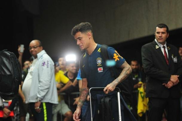 Seleo Brasileira deixou hotel Ouro Minas na noite desta quarta-feira e se despediu de Belo Horizonte, onde venceu a Argentina por 2 a 0 na semifinal da Copa Amrica. Reta final de treinos ser na Granja Comary, em Terespolis. Deciso est marcado para domingo, s 17h, no Maracan