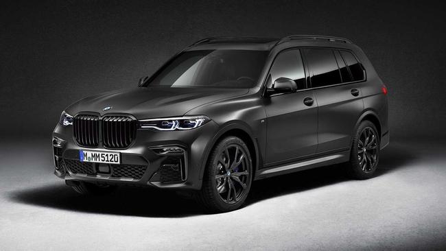Camila Ângelo recebeu o modelo BMW X7 Dark Shadow Edition 2021