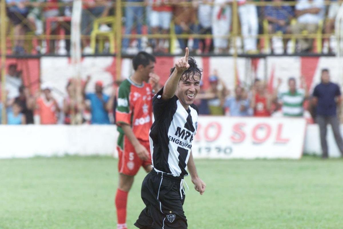 65 - Enrico - 2002/2003/2004/2005 - 27 jogos / 2 gols - 0,074