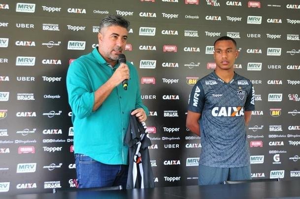 Fotos da apresentao e primeiro treino de Leandrinho no Atltico