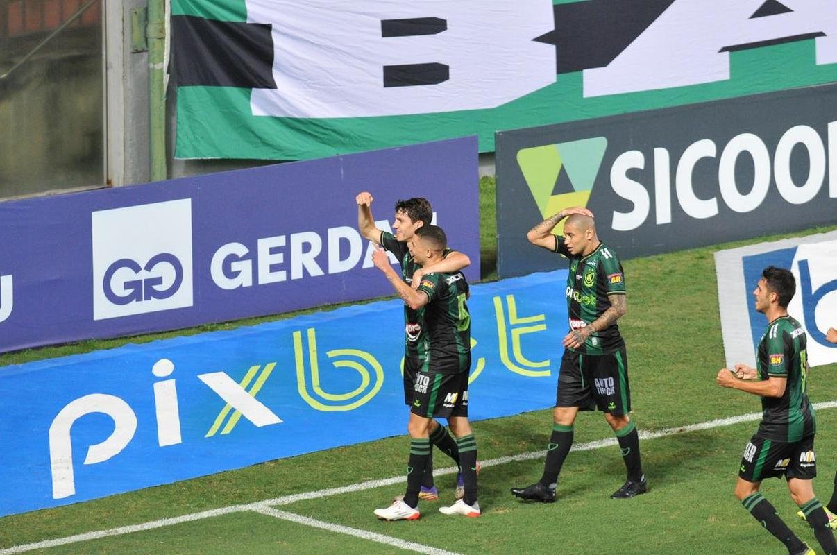 O Amrica recebeu o Patrocinense nesta quarta-feira (16), no Independncia, em Belo Horizonte, para confronto vlido pela 7 rodada do Campeonato Mineiro. A partida marcou a estreia do experiente goleiro Jailson com a camisa do Coelho.