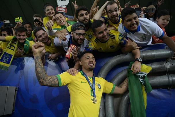 Seleção Brasileira derrota Peru por 3 a 1, conquista Copa América e ergue a taça no Maracanã; veja as fotos da festa do Brasil