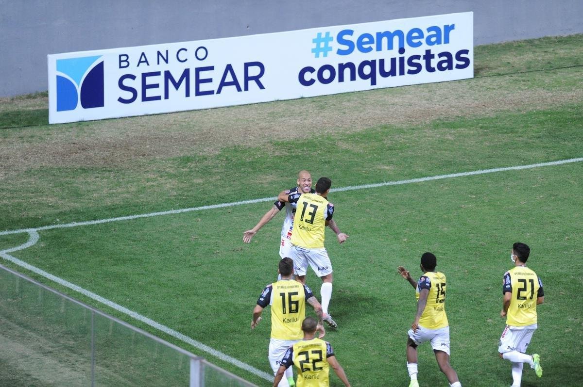 Nos acrscimos, o Operrio chegou ao empate com gol de Julinho