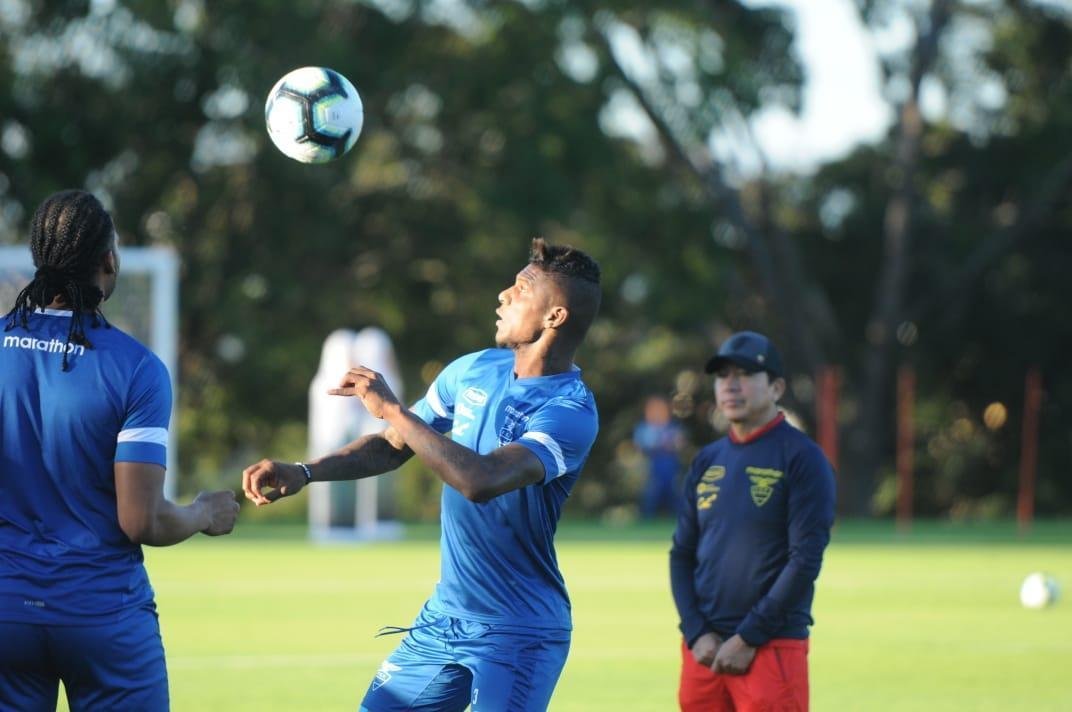 Seleo Equatoriana realizou primeiro treinamento na Toca da Raposa II nesta quinta-feira