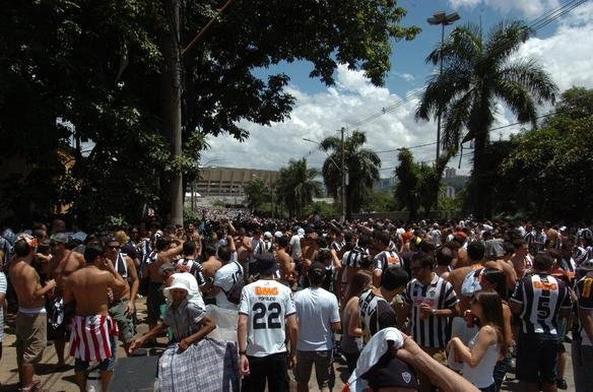 Torcida do Atltico chega ao Mineiro 