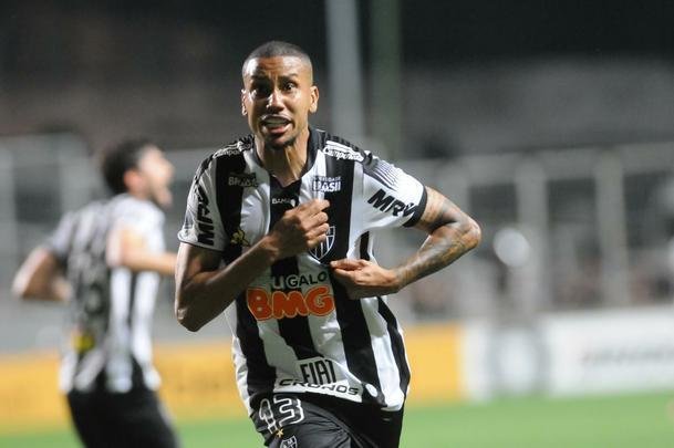 Volante Jair empatou para o Atltico ainda no primeiro tempo, depois de grande presso do Galo.