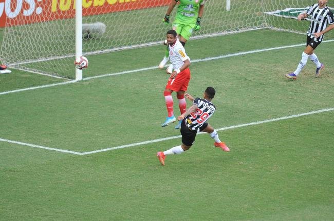 Fotos do jogo de ida da semifinal do Mineiro entre Tombense e Atltico, no Independncia, em Belo Horizonte.