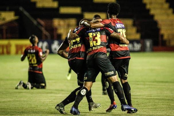 No segundo tempo, o Sport ainda ampliou o placar com Jean Patrick. Porém, com a expulsão do capitão Sander, o Imperatriz tomou a iniciativa do jogo e chegou ao empate com dois gols de Cesinha.