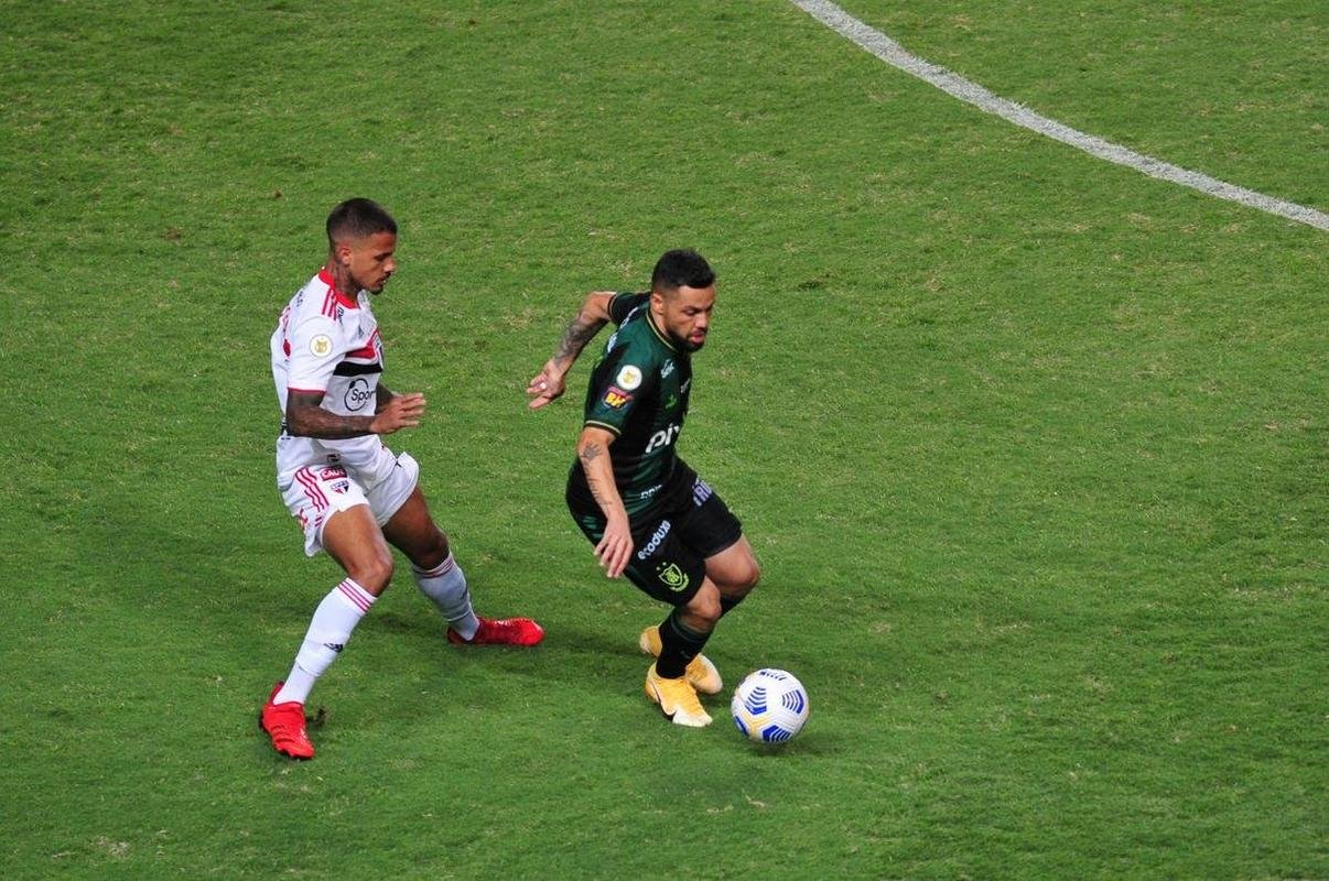 Fotos do jogo entre Amrica e So Paulo, no Independncia, em BH, pela ltima rodada do Campeonato Brasileiro de 2021
