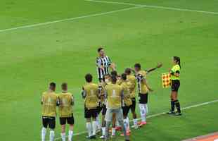 Fotos do gol de Marrony, do Atltico, sobre o La Guaira, no Mineiro