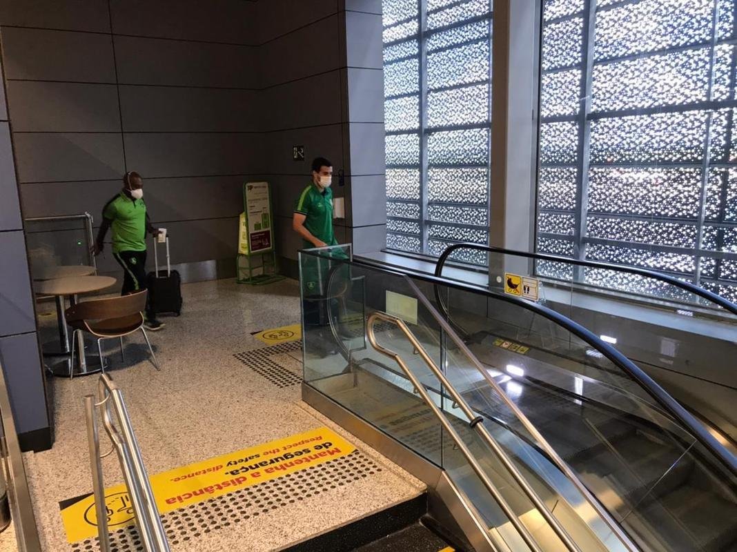 Delegao do Amrica embarca rumo a Assuno