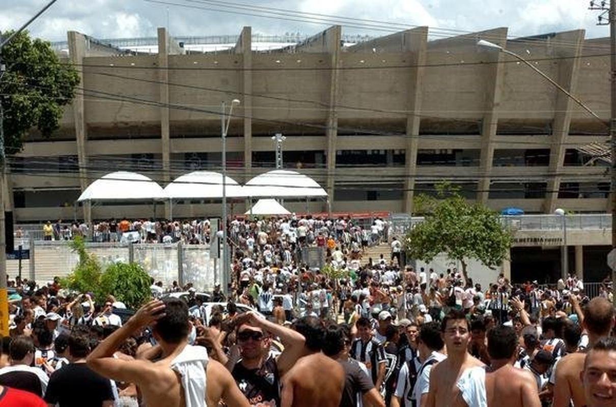 Torcida do Atltico chega ao Mineiro 