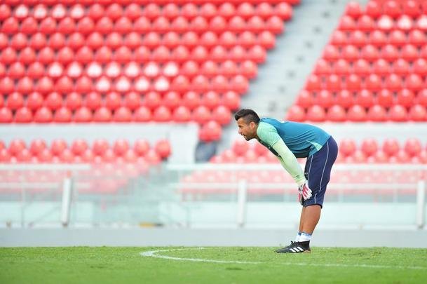 Fotos do treino do Cruzeiro no estdio Libertadores de Amrica, casa do Independiente, em Avellaneda. Time celeste fechou preparao para o jogo contra o Racing, s 21h30 desta tera-feira, no El Cilindro, pela primeira rodada do Grupo 5 da Copa Libertadores (Ramon Lisboa/EM D.A Press)