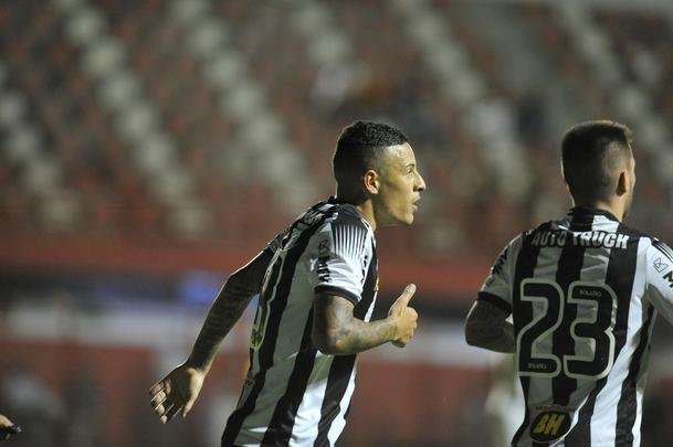 Villa Nova e Atltico se enfrentaram no Alapo do Bonfim, em Nova Lima, pelo Campeonato Mineiro