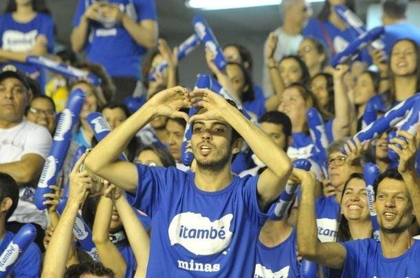 Veja fotos das torcidas na deciso da Superliga Feminina no Mineirinho