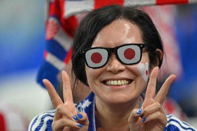 Torcida coloriu o Estdio Al Janoub, no Catar, para acompanhar a partida entre Japo e Crocia, pelas oitavas de final