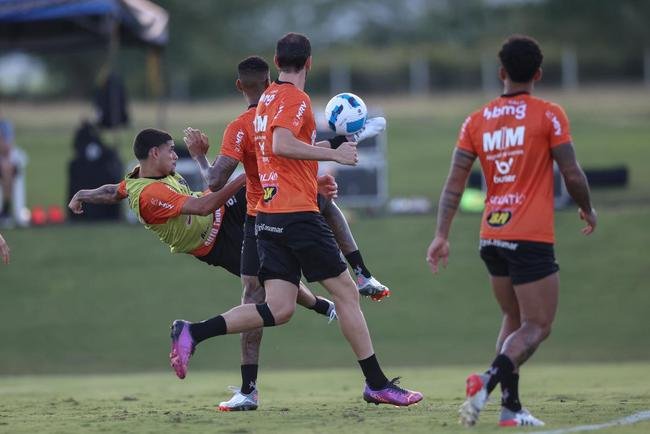 Galo fechou preparao para estreia na Libertadores com atividade no CT do Tolima