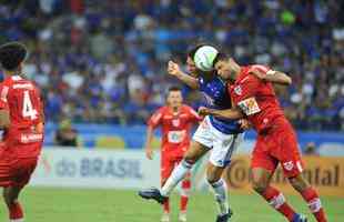 Revs por 2 a 0 para o CRB frustrou torcida do Cruzeiro no Mineiro