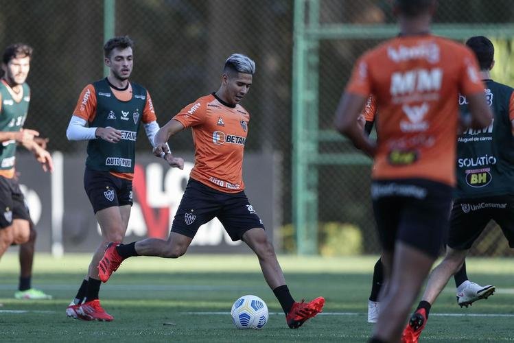 Fotos do primeiro treino de Diego Costa pelo Atlético