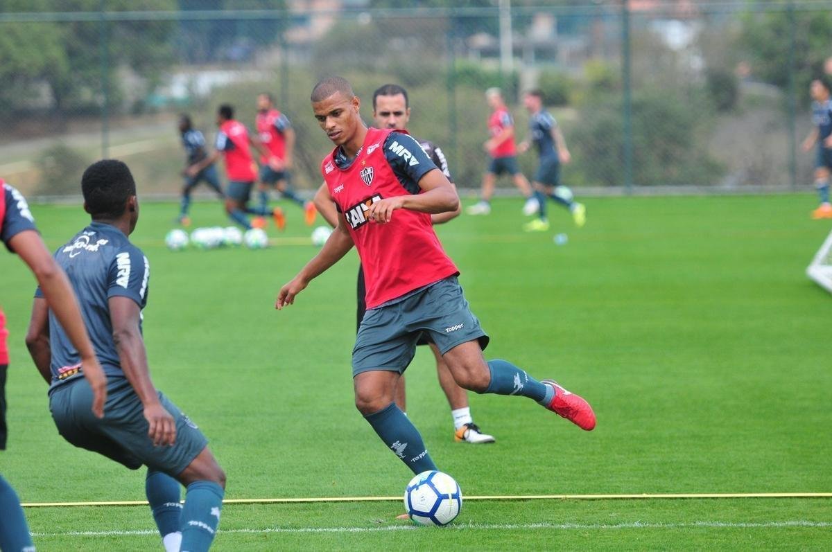 Lucas Cndido: volante de 24 anos conviveu com leses ao longo da temporada e fez apenas nove jogos este ano, dois como titular. Nesse perodo, levou um carto amarelo e um vermelho.