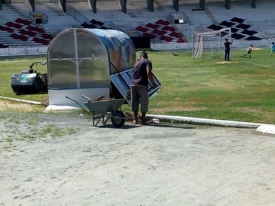 Gramado do Arruda apresentou melhora, mas ainda está longe do ideal para receber o Clássico das Emoções