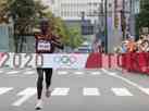 Kipchoge confirma favoritismo na maratona e se torna bicampeo olmpico