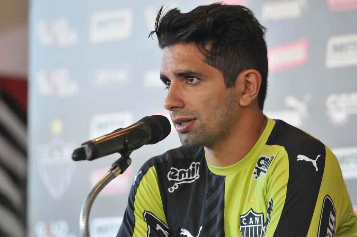 Guilherme - Revelado pelo Cruzeiro em 2007, Guilherme fez 84 jogos e 36 gols com a camisa do clube celeste. No comeo de 2009, ele foi vendido para o Dnamo de Kiev, em 2009. Em 2011, ele foi contratado por Alexandre Kalil como presente de aniversrio de 103 anos do clube. No Galo, ele teve dificuldades para conseguir jogar e sofreu com leses. Mesmo assim, foi muito importante para os ttulos da Copa Libertadores, em 2013, e Copa do Brasil, em 2014. Alm disso, campeo mineiro em 2012 e 2015. No alvinegro, foram 147 jogos e 27 gols marcados. Em 2015, ele deixou o Atltico rumo ao Antalyaspor, da Turquia.