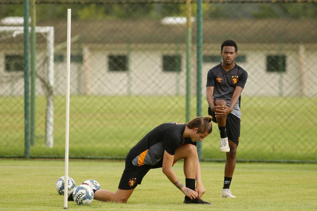 No primeiro trabalho, houve um treinamento tático, que exigia troca de passes e triangulações dos jogadores, com o elenco dividido em grupos de três atletas cada. Em seguida, os jogadores foram divididos em dois grupos no mesmo campo para o trabalho específico por setores de defesa e ataque. De um lado, os zagueiros, laterais e volantes participaram de um treino tático de posicionamento com o auxiliar Daniel Cerqueira. Do outro, os meias e atacantes fizeram um trabalho específico de passe e finalização sob o comando do técnico Daniel Paulista.
