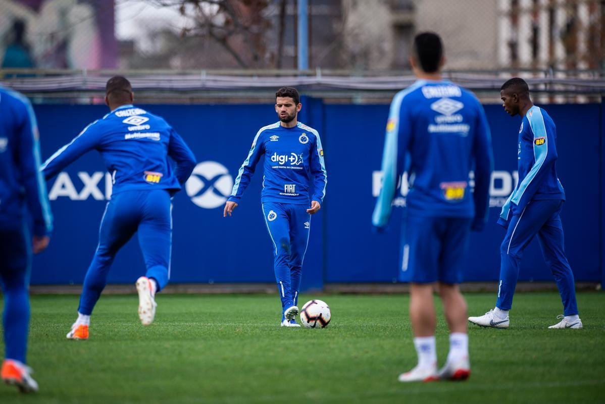 De olho em jogo contra o River Plate pela Copa Libertadores, Cruzeiro treinou na tarde desta segunda-feira no CT do Boca Juniors