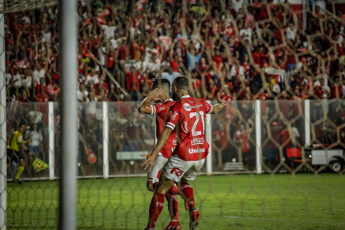 Fotos do jogo entre Vila Nova e Cruzeiro, no estdio Onsio Brasileiro Alvarenga (OBA), em Goinia, pela 35 rodada da Srie B do Brasileiro