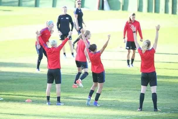 Treino bastante descontrado da Seleo Norte-Americana Feminina de Futebol no CT do Amrica, em BH